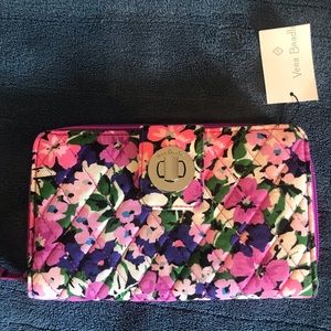 ❌SOLD❌ Vera Bradley Wallet